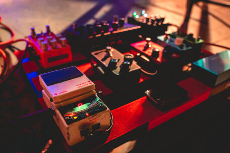 Bild eines Pedalboards für E-Gitarre.