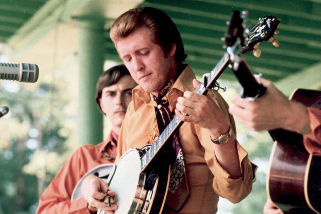 BAnjospieler J. D. Crowe auf der Bühne.