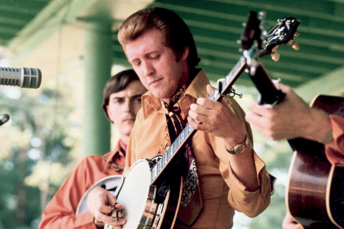 BAnjospieler J. D. Crowe auf der Bühne.