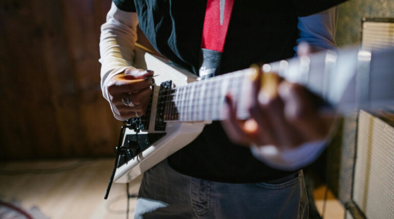 Pinch Harmonics erklärt – der ultimative Guide