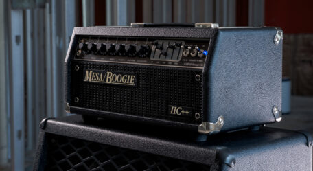 Mesa Boogie IIC++ Amp auf einer Mesa Boogie Lautsprecherbox