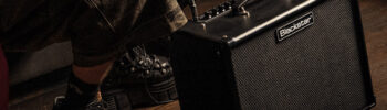 Gitarrist mit Blackstar Combo-Verstärker.