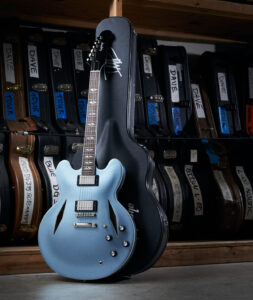 Epiphone DG-335 Dave Grohl Signature E-Gitarre.