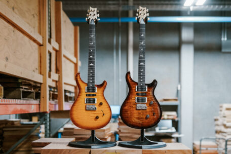 PRS CE 24 Special in Black Amber und McCarty Sunburst.