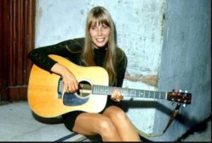 Joni Mitchell mit Martin D-28 Westerngitarre.