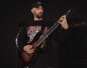 Josh Middleton Josh Middleton mit E-Gitarre