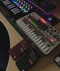 Sonicware LIVEN Lofi-12 Sampler, Teenage Engeneering Pocket Operator PO-33 K.O. & PO-28 Robot. Sonicware LIVEN Lofi-12 Sampler, Teenage Engeneering Pocket Operator PO-33 K.O. & PO-28 Robot.