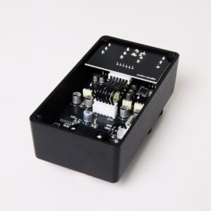 Blick ins Innere des Cassette Preamp: hochwertige Bauteile, sauberer Aufbau und eine kompakte Platinenarchitektur, die den Boutique-Charakter des Pedals unterstreicht.