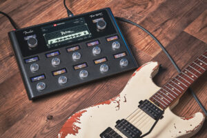 Fender Tone Master Pro und Stratocaster E-Gitarre.