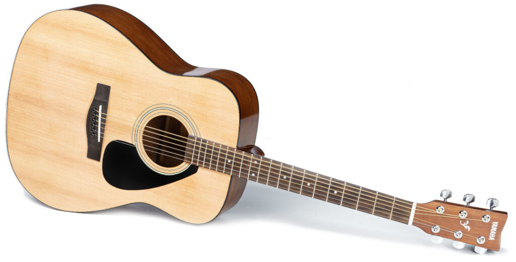 Yamaha F-310-NT in hochglänzendem Gitarrenlack