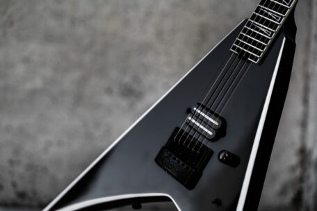 Fishman Fluence Open Core Modern OEM MO6-ABB Humbucker und EverTune F5 Bridge.