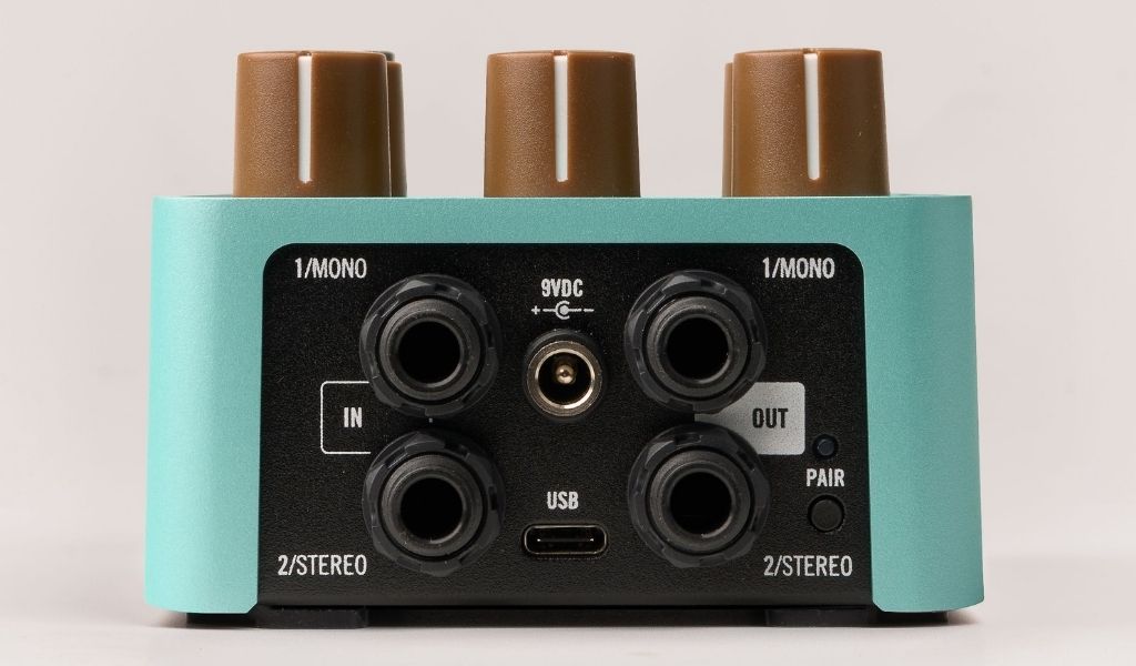 Die Stereo-Ein- und Ausgänge des Del-Verb ermöglichen flexible Setups vom klassischen Mono-Amp bis hin zu breiten Stereo-Rigs im Studio oder auf der Bühne.