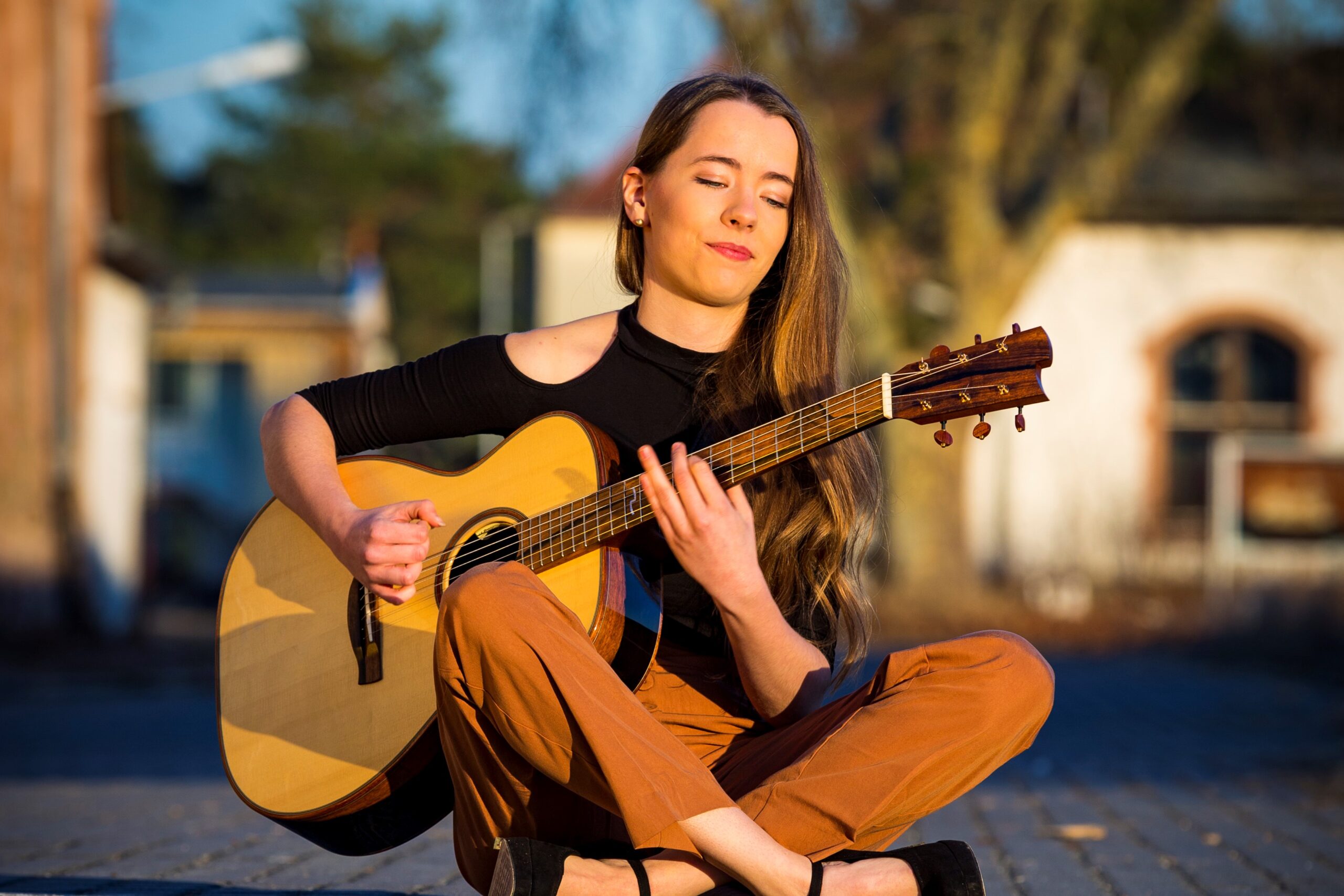 „Am liebsten einfach Gitarristin“: JULIA LANGE von Funky Times im Interview