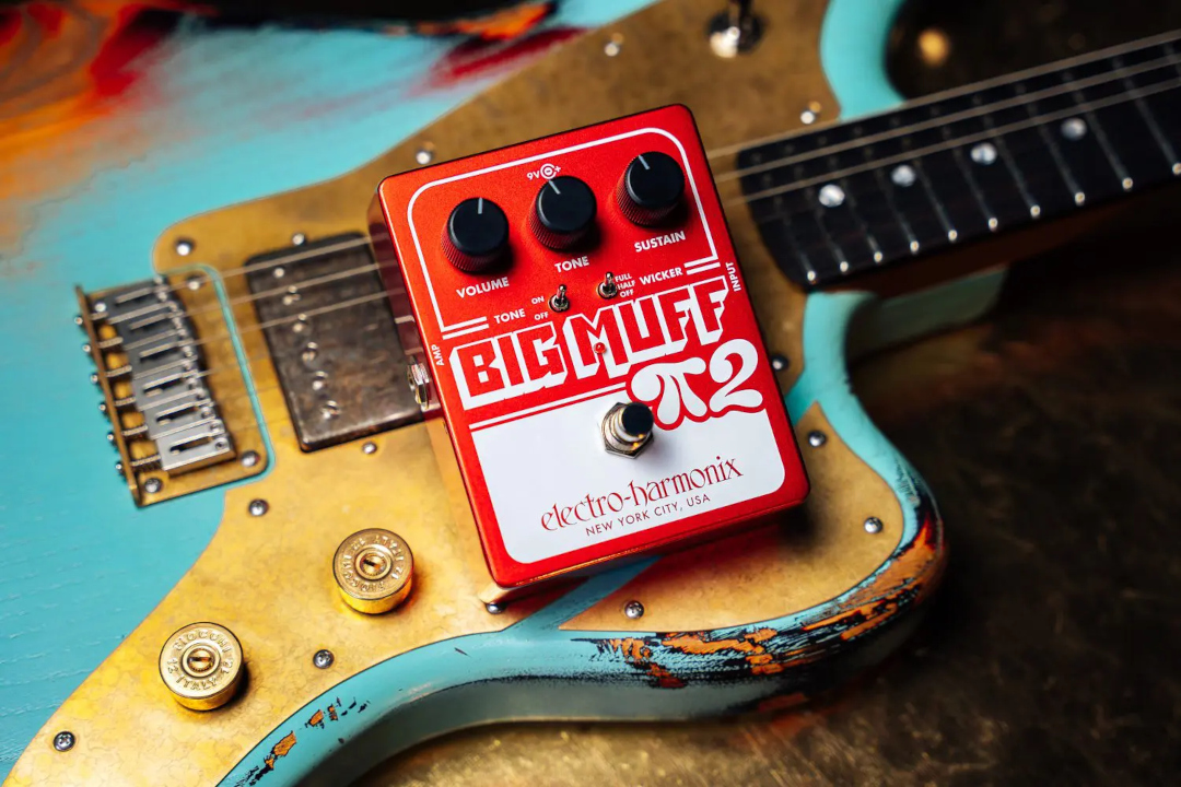 Electro Harmonix Big Muff Pi 2 with Tone Wicker: Op-Amp-Fuzz mit erweitertem Klangspektrum