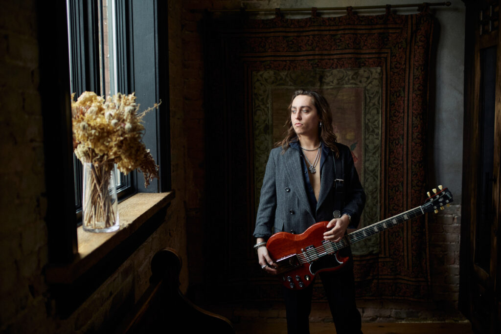Jake Kiszka mit Gibson Jake Kiszka SG Standard