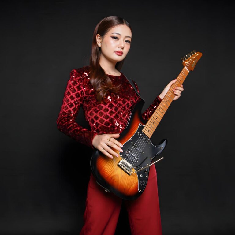 Imnainla Jamir wird als erste Inderin Ibanez-Endorserin