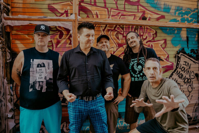 Sound Decoded: LESS THAN JAKE – Der Ska-Punk-Sound von Chris DeMakes & Roger Lima