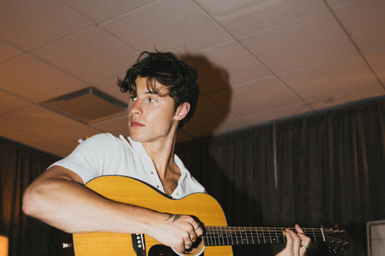 News: Martin 000-10E Shawn Mendes