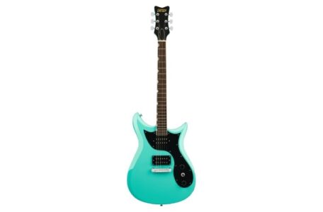 Die Gretsch Streamliner CVT verbindet eine eigenständige Double-Cutaway-Form mit einem auffälligen Sea-Foam-Green-Finish.