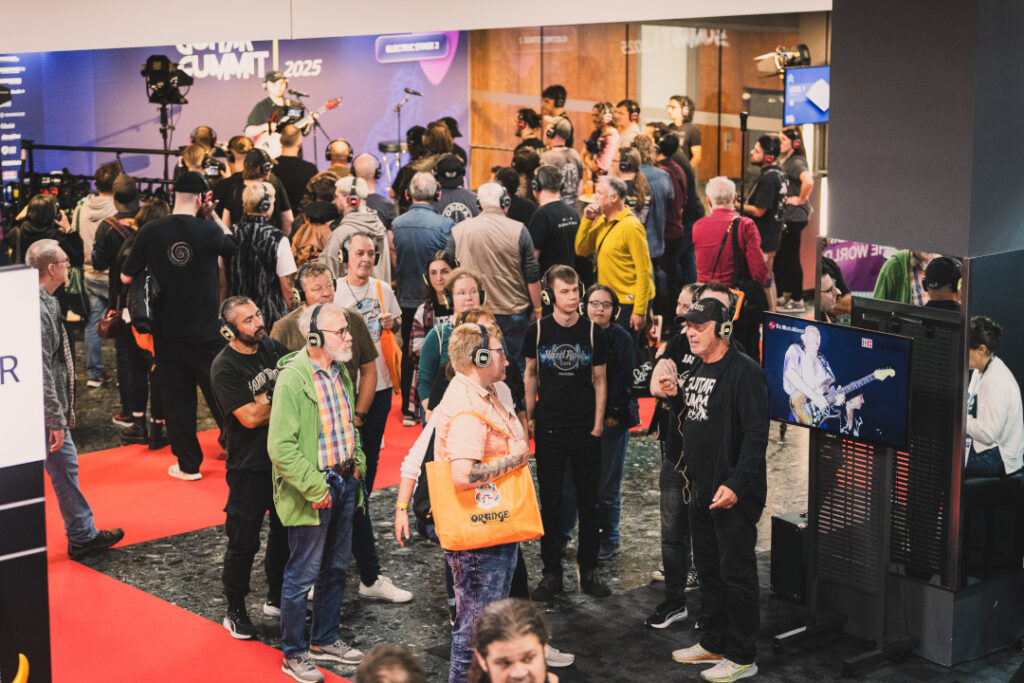 Guitar Summit Messe Besucher auf der Guitar Summit