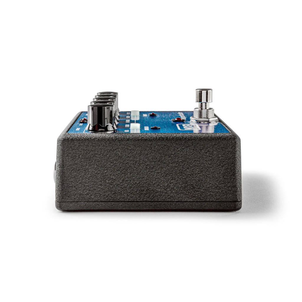 Das robuste Metallgehäuse fällt größer aus als bei klassischen MXR-Kompaktpedalen, bleibt mit seiner übersichtlichen Bedienoberfläche aber klar auf den praktischen Einsatz ausgelegt.