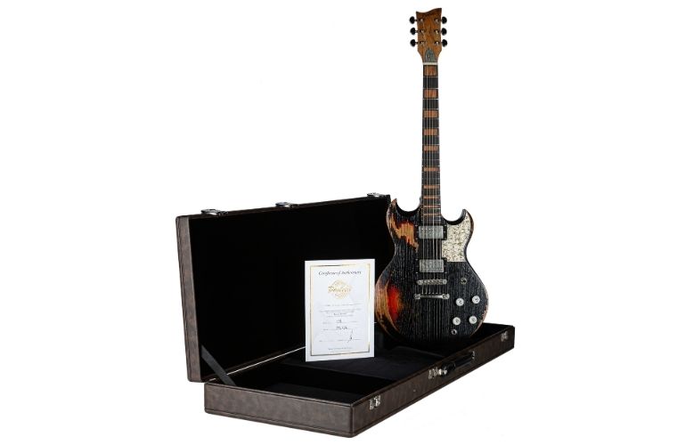 Die Paoletti P131-LF wird inklusive Hardcase und Echtheitszertifikat ausgeliefert.