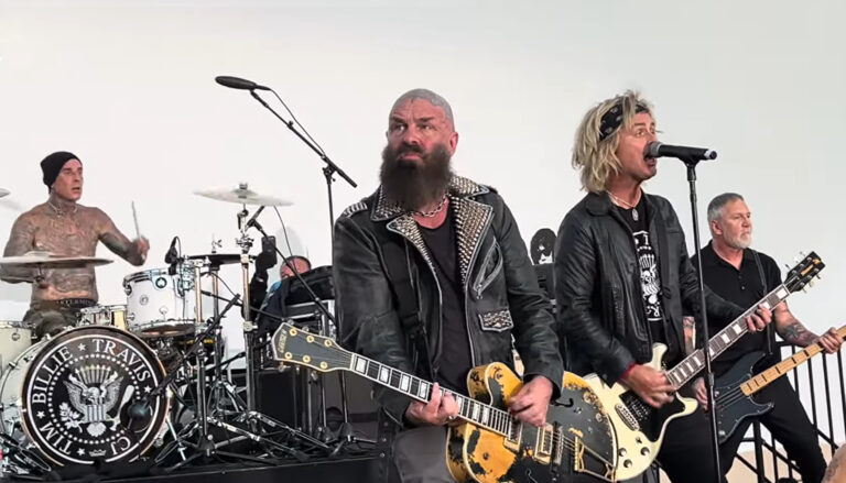 50 Jahre Ramones: Billie Joe Armstrong, Travis Barker, Tim Armstrong und C.J. Ramone feiern Punk-Jubiläum