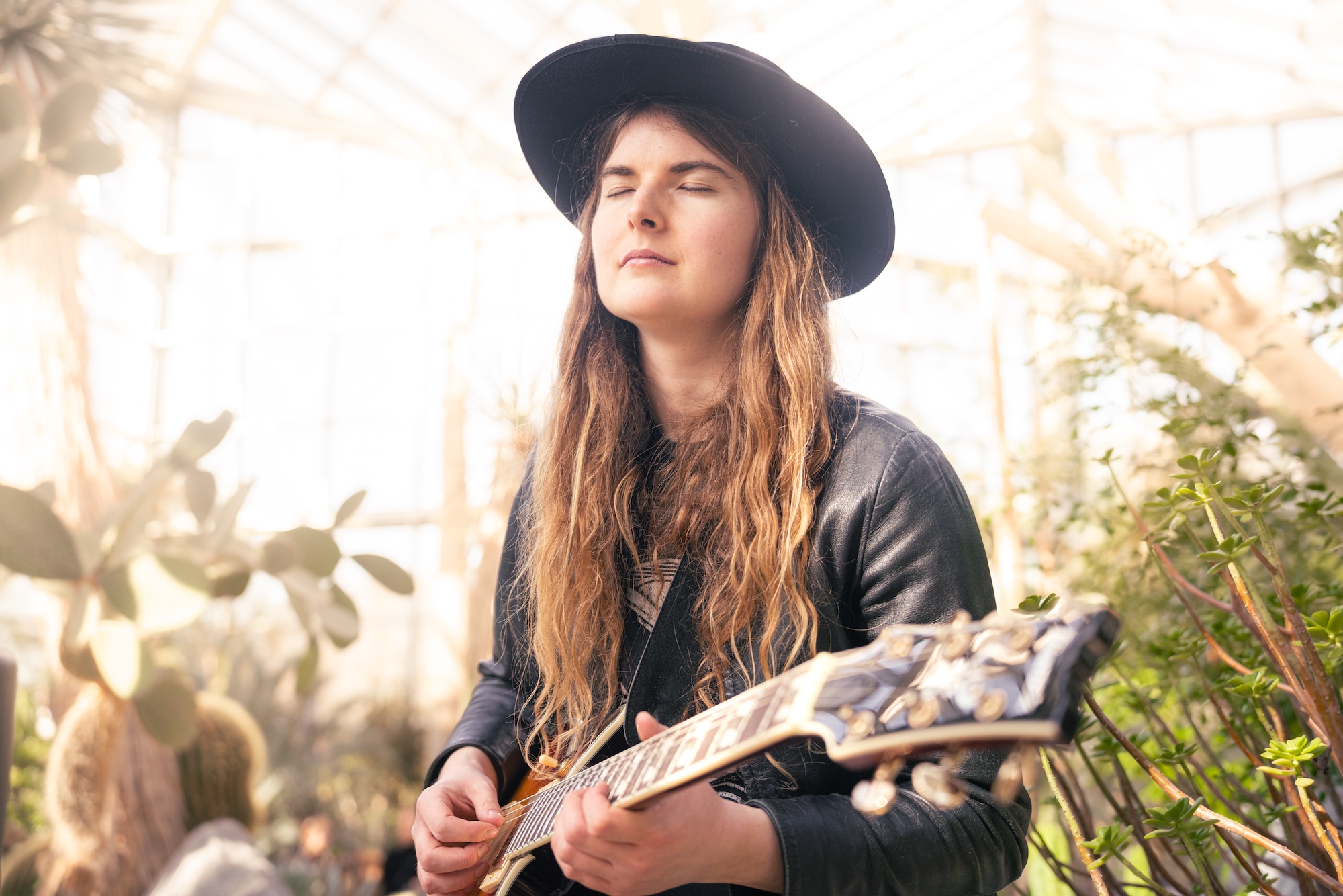 „Vor allem Riffs“: VANESSA JUNG im Interview