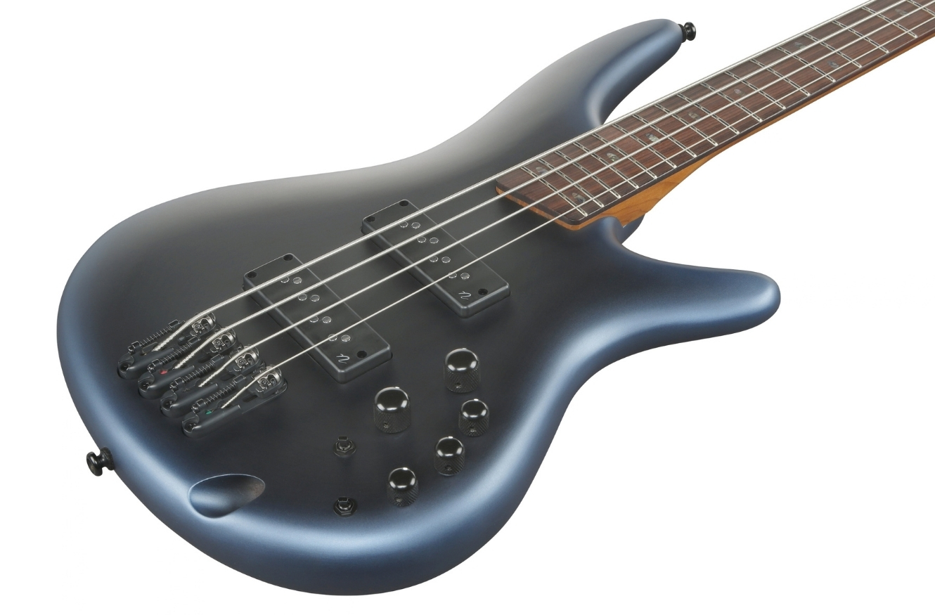 Zwei Nordstrand Big Break Humbucker, MR5S-Steg und aktive 3-Band-Elektronik mit Passivmodus machen den SR500N-MAM klanglich vielseitig.