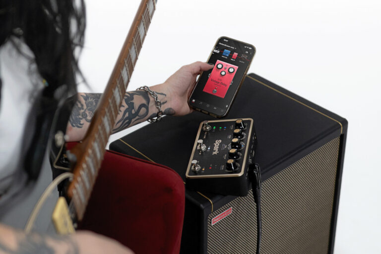 Positive Grid Spark PEDAL: KI-Modeling, Effekte & Looper in einem Pedal