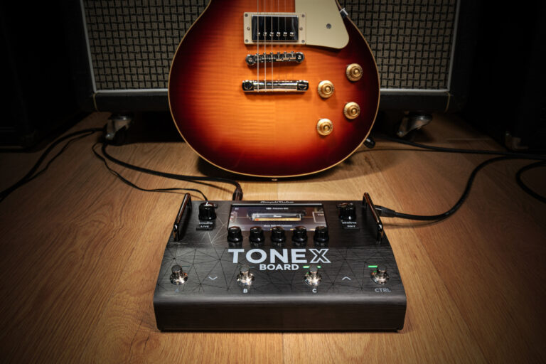IK Multimedia TONEX Board: Neues Modeling-Flaggschiff mit Touchscreen und Dual-Routing