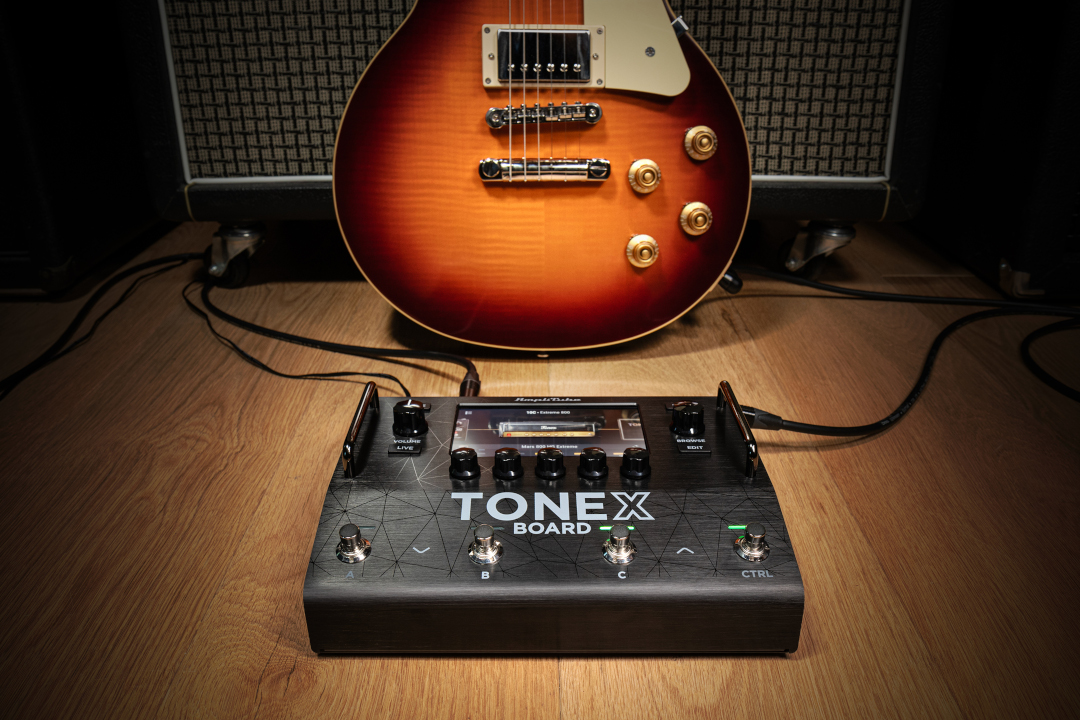 IK Multimedia TONEX Board: Neues Modeling-Flaggschiff mit Touchscreen und Dual-Routing