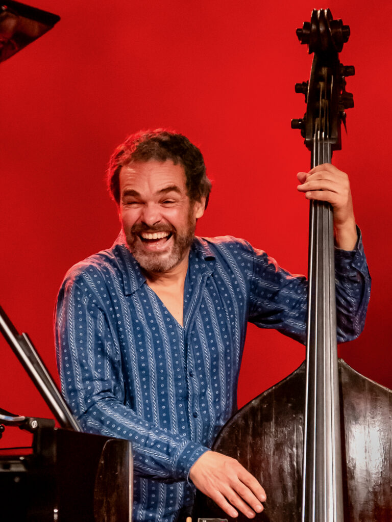 BÄNZ OESTER Kontrabassist & Bandleader