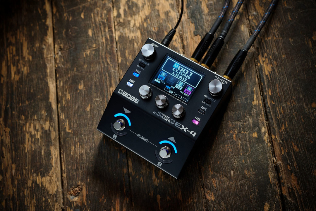 BOSS EX-4 Effects Expander: Neues Multieffektpedal mit Screen und 120 BOSS Effekten