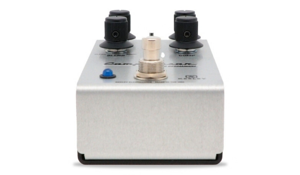 Vier Regler für Level, Tone, Blend und Comp sowie der Kippschalter für Singlecoils oder Humbucker ermöglichen eine schnelle Anpassung an Gitarre und Spielweise.Vier Regler für Level, Tone, Blend und Comp sowie der Kippschalter für Singlecoils oder Humbucker ermöglichen eine schnelle Anpassung an Gitarre und Spielweise.