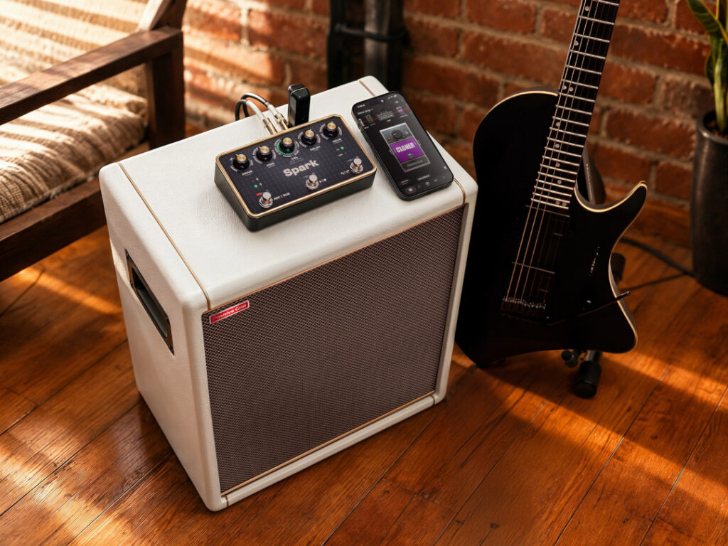 Positive Grid Spark CAB 2 mit Spark Pedal Positive Grid Spark CAB 2 mit Spark Pedal